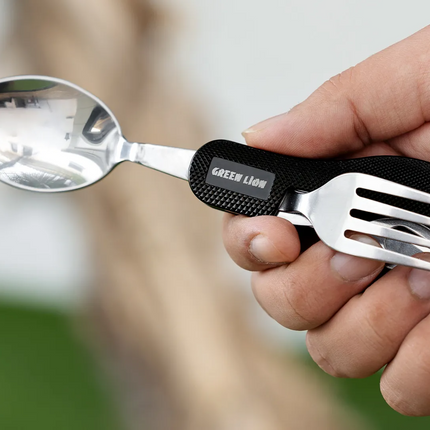 Black, sleek, and sophisticated, houses in its plainness the Green Lion 4 in 1 Cutlery Set with functionality and fashion at a compact level. This ver
