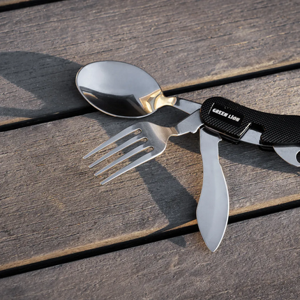 Black, sleek, and sophisticated, houses in its plainness the Green Lion 4 in 1 Cutlery Set with functionality and fashion at a compact level. This ver