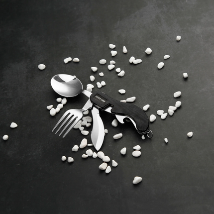 Black, sleek, and sophisticated, houses in its plainness the Green Lion 4 in 1 Cutlery Set with functionality and fashion at a compact level. This ver