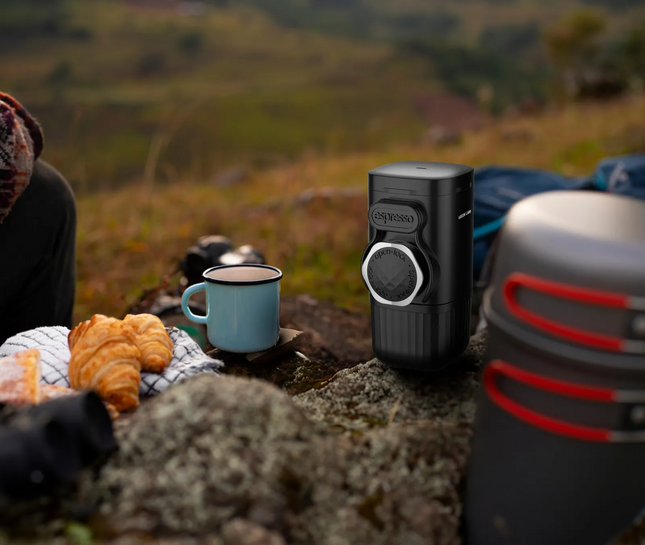The Green Lion Instant Pocket Coffee Maker is compact and efficiently works to bring barista-quality coffee anywhere. Durable PA66 and aluminum materi