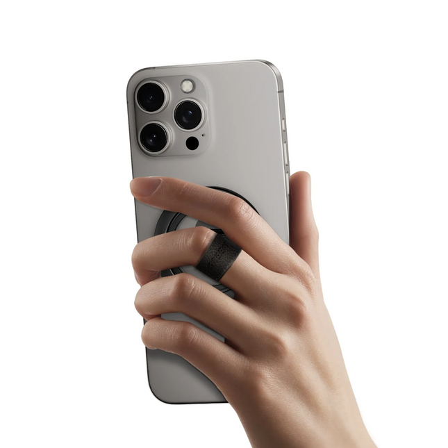 The Green Lion Magnetic Grip Stand is made for those who
want their grip on the phone to be better. This grip stand is magnetic and gets
easily instal