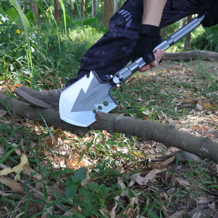 The Green Lion Multi Shovel is an all-around, robust, multifunctional tool for outdoor actions and emergencies. It is made of stainless steel 420 and 