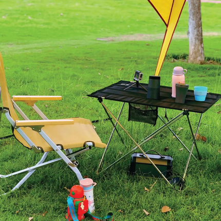 The Green Lion Outdoor Foldable Table is a real companion for your outdoor activities: durable, portable, and practical. Made of high-quality aluminum