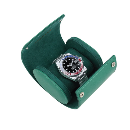 This Rolex green watch case is refined for watch enthusiasts and functional in purpose. Elegance and durability are reflected in this genuine leather 