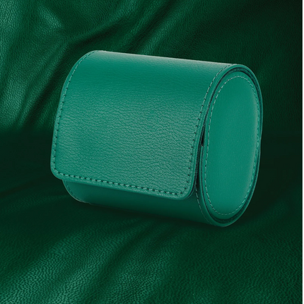 This Rolex green watch case is refined for watch enthusiasts and functional in purpose. Elegance and durability are reflected in this genuine leather 