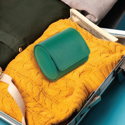 This Rolex green watch case is refined for watch enthusiasts and functional in purpose. Elegance and durability are reflected in this genuine leather 