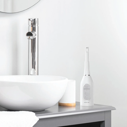 The Green Lion Splash Go Portable Bidet is compact, travel-friendly equipment for personal hygiene on the go. Made with durable ABS and silicone, the 