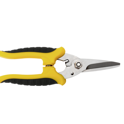 The Green Lion Survival X9 Outdoor Tool Kit is an all-in-one and rugged tool for outdoors and emergencies. The combination of an equally rugged PP too