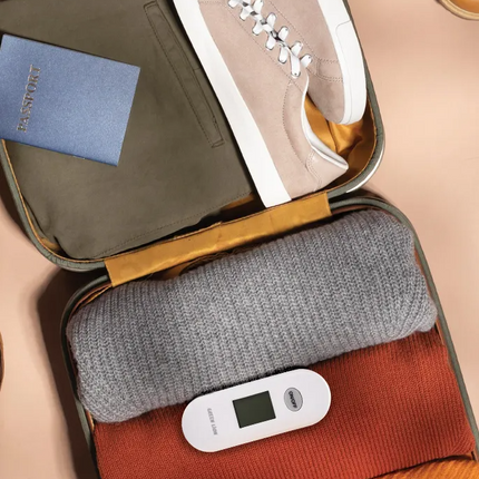 With the Green Lion Weight Mate digital luggage scale, you can quickly weigh luggage without any phobia about actual sizes. It weighs only 100 g for s