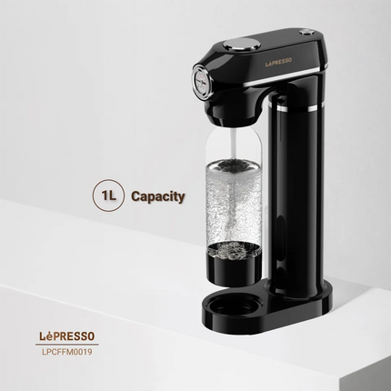 Make every moment easy with the LePresso Carbonator Instant Sparkling Water Maker. The 1-liter carbonator efficiently operates for variable fizz press