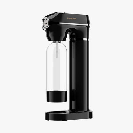 Make every moment easy with the LePresso Carbonator Instant Sparkling Water Maker. The 1-liter carbonator efficiently operates for variable fizz press