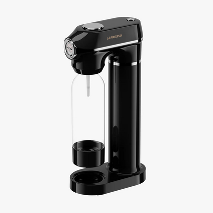 Make every moment easy with the LePresso Carbonator Instant Sparkling Water Maker. The 1-liter carbonator efficiently operates for variable fizz press