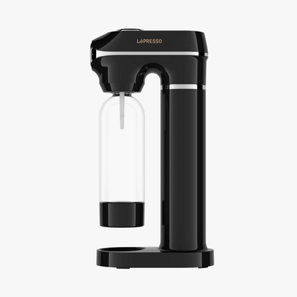 Make every moment easy with the LePresso Carbonator Instant Sparkling Water Maker. The 1-liter carbonator efficiently operates for variable fizz press