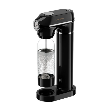Make every moment easy with the LePresso Carbonator Instant Sparkling Water Maker. The 1-liter carbonator efficiently operates for variable fizz press