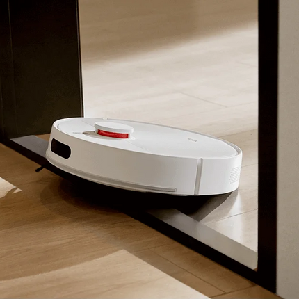 Xiaomi Robot Vacuum H40 is an anti-tangle robot vacuum-mop with powerful 10,000Pa suction and a compact all-in-one base for hands-free dust collection up to 90 days.