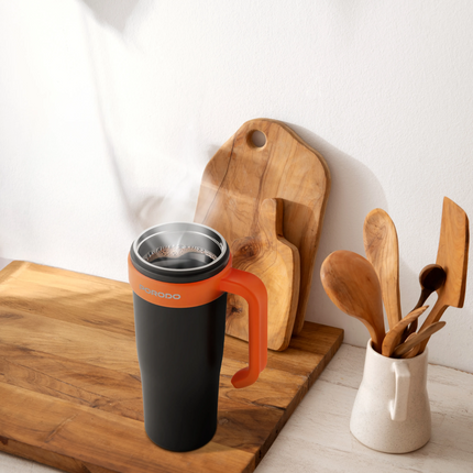 The Porodo Lifestyle 6-Blade Portable Blender is a dynamic and powerful take-along system for on-the-go blending. Rated with a 70W max-powered high-sp