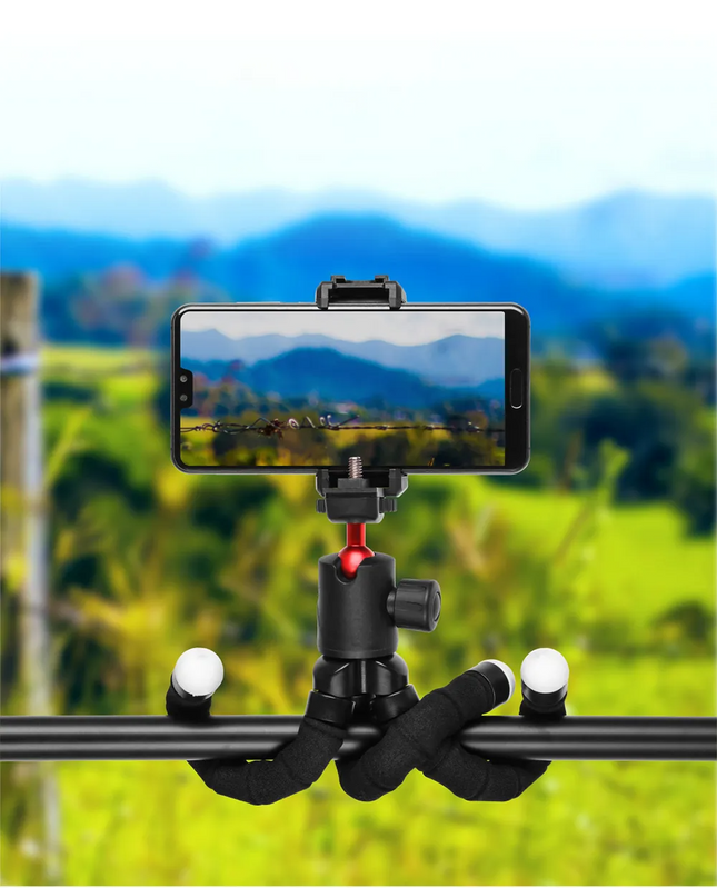Stunning photos and videos from any angle are easily achievable with the Porodo Table Tripod with Phone Holder. This tripod features a 360° panoramic 