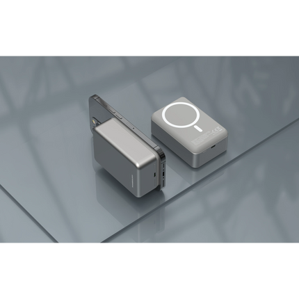 The Powerology 30000mAh MagSafe Aluminum Power Bank is a power and portable solution for charging-in-motion. The 30000mAh Li-Polymer battery is high c