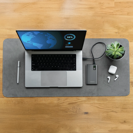 The Powerology Aluminum 20000mAh Power Bank is a strong and adaptable power supply to charge devices anywhere. A massive 20000mAh battery packs inside
