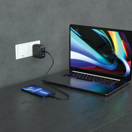 The powerology triple power delivery world travel kit charger makes the charging process as easy as it is possible for you. It achieves high power out