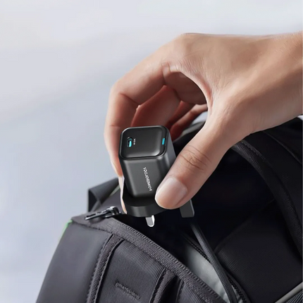 Powerology Ultra-Compact GaN Charger is an advanced charging solution with GaN Technology and USB Type-C Fast Charging. Its rapid charging feature all